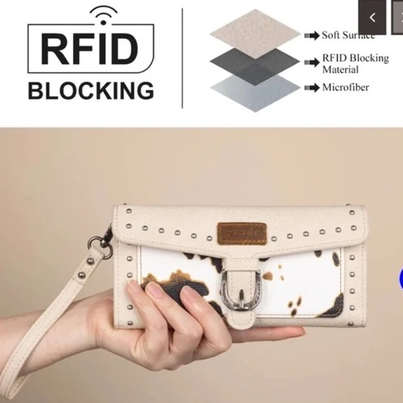 Wrangler Cowboy Contemporary Cream and Brown RFID Blocking Clutch Wristlet NWT - Picture 2 of 5